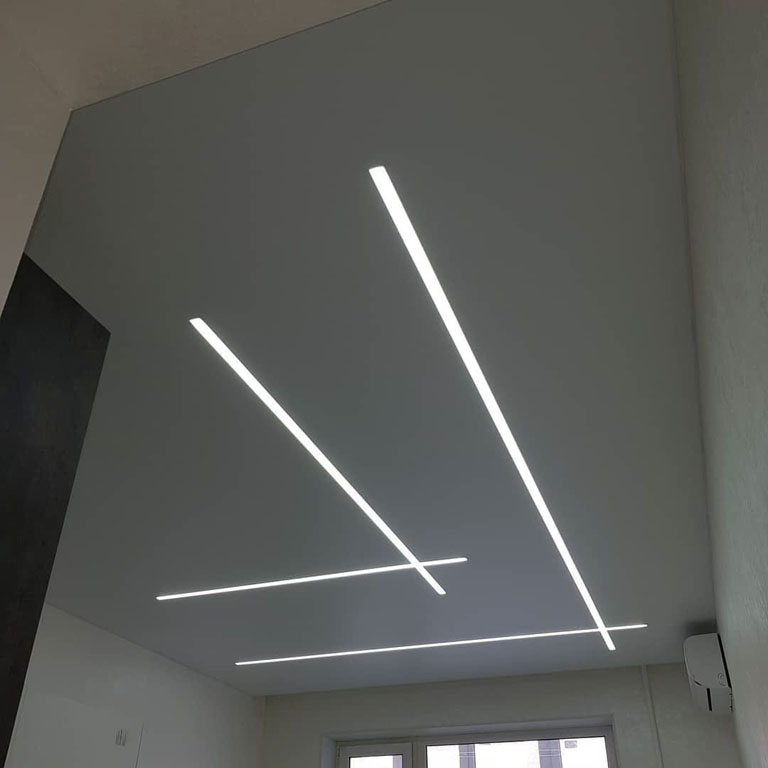 натяжной потолок с контурной подсветкой