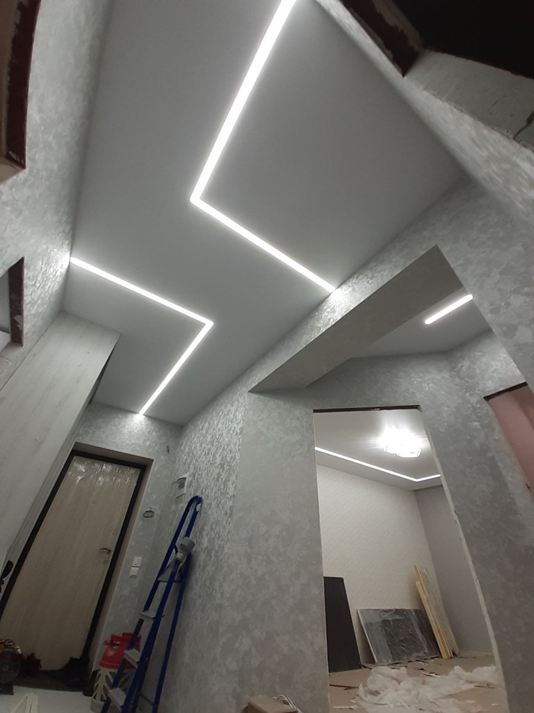 фото натяжного потолка с подсветкой в Ульяновске